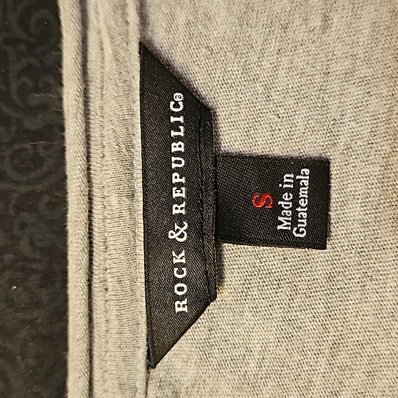 Rock & Republic V-neck Gray Top - Picture 9 of 9